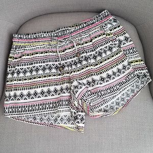 ☀️5 for $20- Old Navy Geometric Shorts